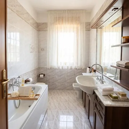 Garden Spacious With A Private Garden In The Heart Of Villa *