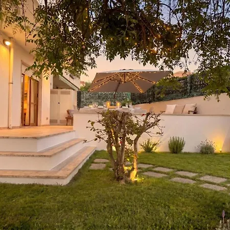 Garden Spacious With A Private Garden In The Heart Of Vila Alghero