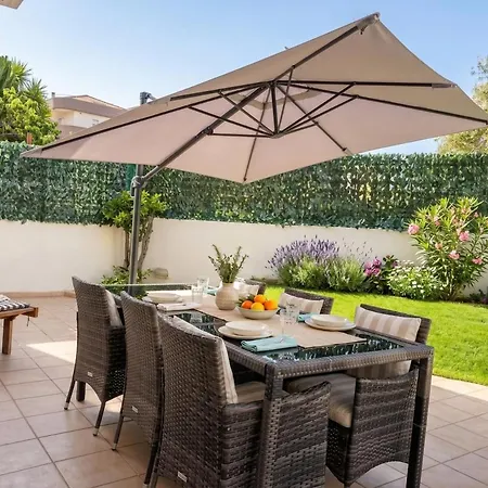 Garden Spacious With A Private Garden In The Heart Of Vila