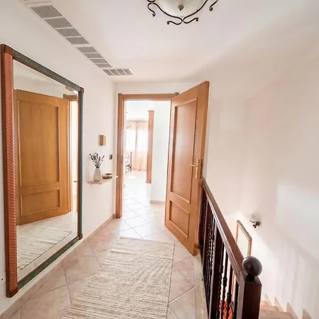 Garden Spacious With A Private Garden In The Heart Of *