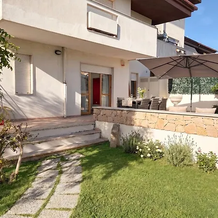 Villa Garden Spacious With A Private Garden In The Heart Of