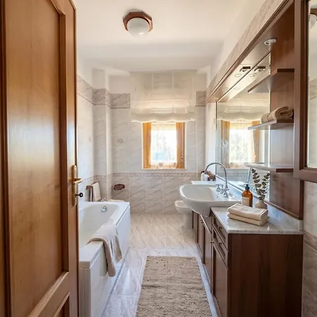 Garden Spacious With A Private Garden In The Heart Of Vila