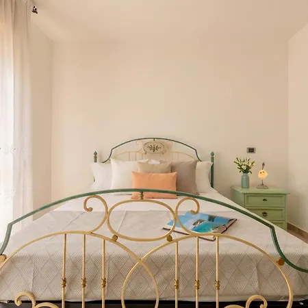 Garden Spacious With A Private Garden In The Heart Of Villa *
