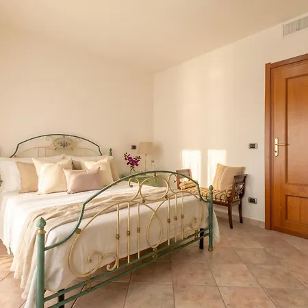 Garden Spacious With A Private Garden In The Heart Of Vila Alghero