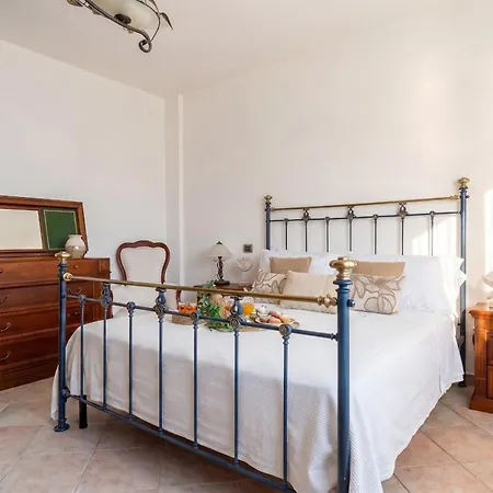 Vila Garden Spacious With A Private Garden In The Heart Of *