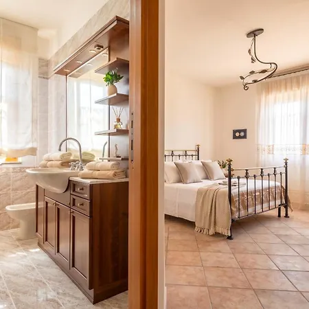 Garden Spacious With A Private Garden In The Heart Of Alghero