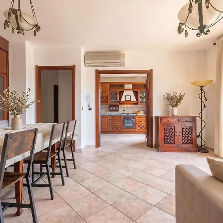 Garden Spacious With A Private Garden In The Heart Of Alghero