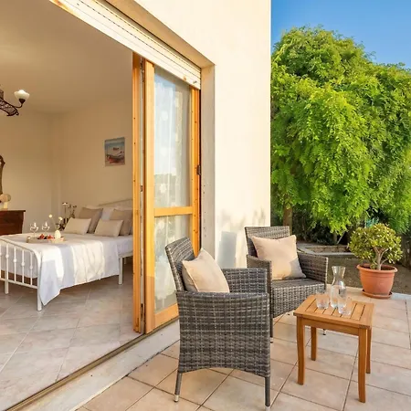 Garden Spacious With A Private Garden In The Heart Of Villa *