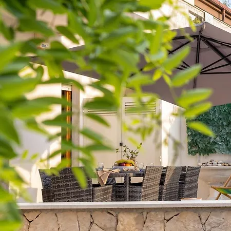 Garden Spacious With A Private Garden In The Heart Of Vila Alghero