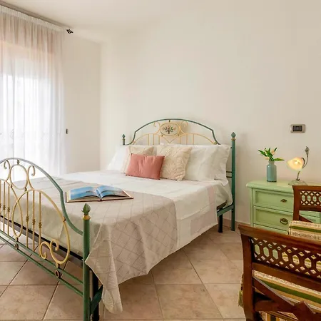Vila Garden Spacious With A Private Garden In The Heart Of