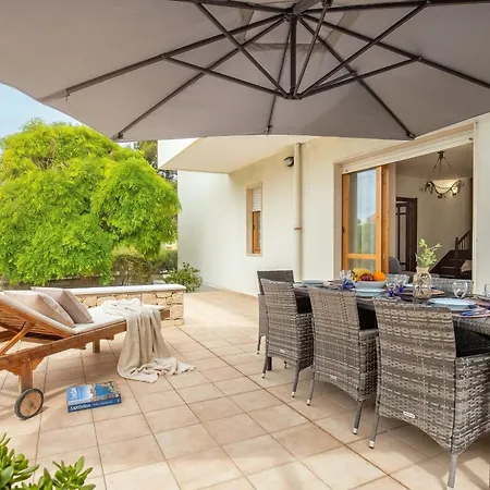Garden Spacious With A Private Garden In The Heart Of *