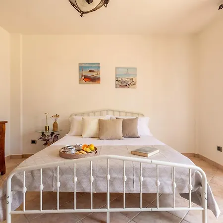 Garden Spacious With A Private Garden In The Heart Of Alghero